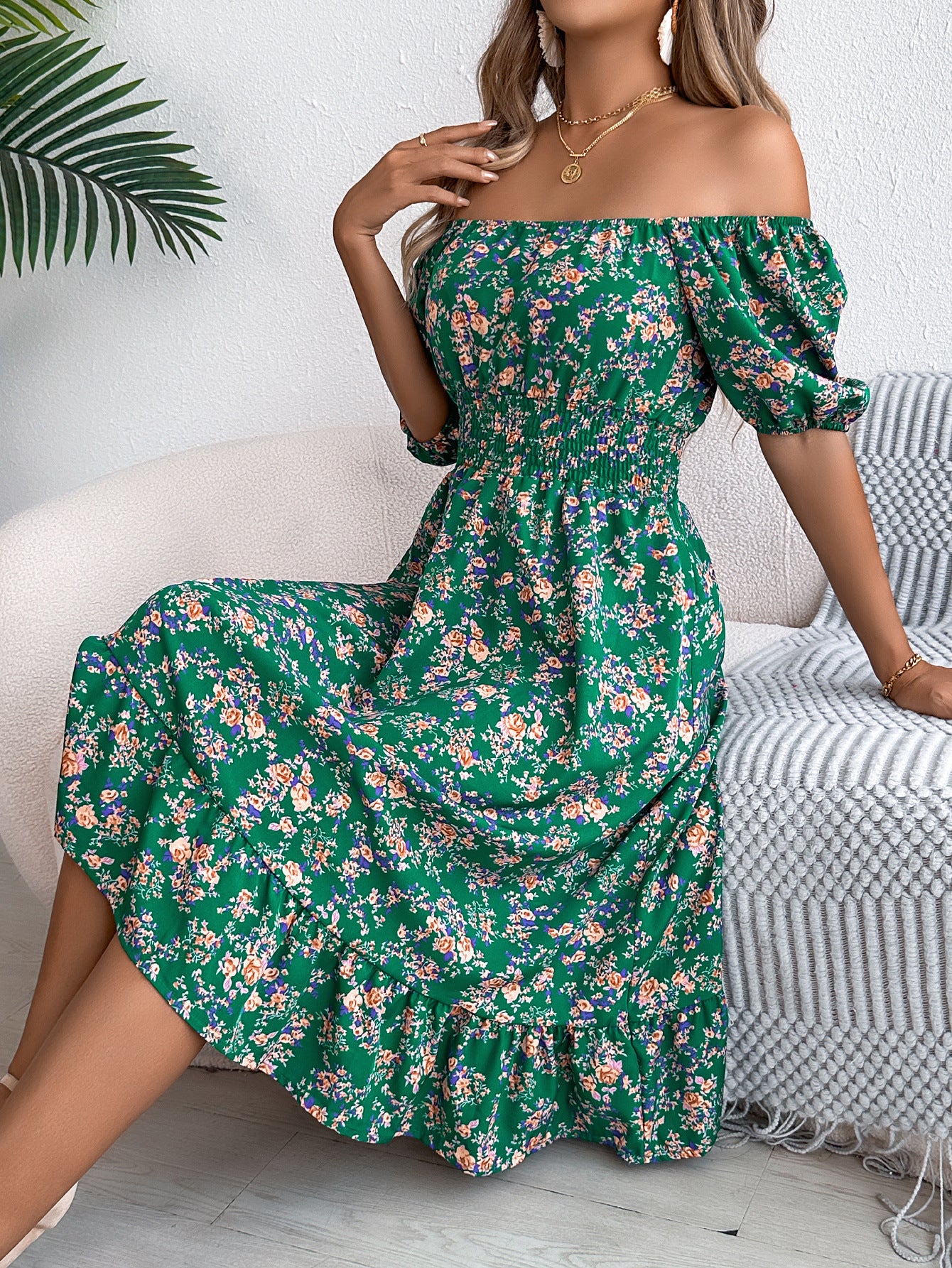 The perfect companion for sunny days: floral dresses